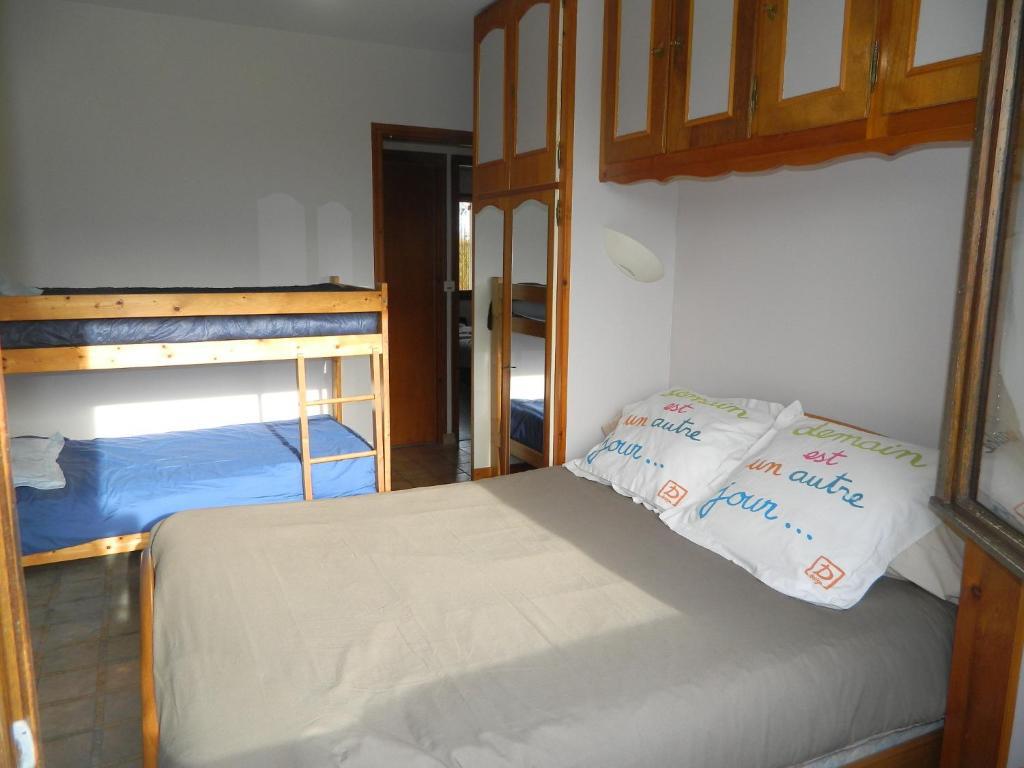 Chambre D'Hotes Les 3 Moulins Cozes Room photo